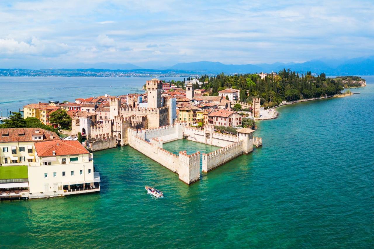 Apartment Charme And Relax With Garden And Swimming Pool Desenzano del Garda Dış mekan fotoğraf