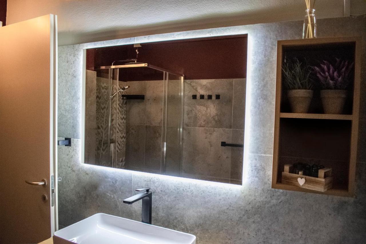 Apartment Charme And Relax With Garden And Swimming Pool Desenzano del Garda Dış mekan fotoğraf