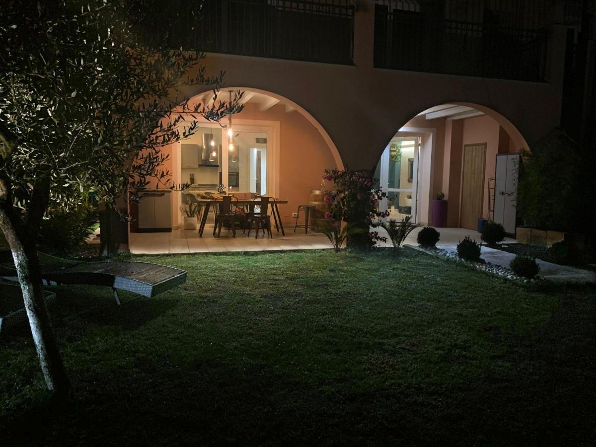 Apartment Charme And Relax With Garden And Swimming Pool Desenzano del Garda Dış mekan fotoğraf